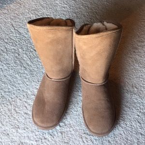 New bearpaw boots. Tan. Size 9